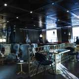 Altra particolarit� � il Palace Caf�, oggi un bar ma negli anni Sessanta sede di una delle prime discoteche del capoluogo: il �Salone degli Specchi�. Un luogo che per le luci soffuse, gli arredi scuri e le sedute in velluto, fa ancora pensare a un night club